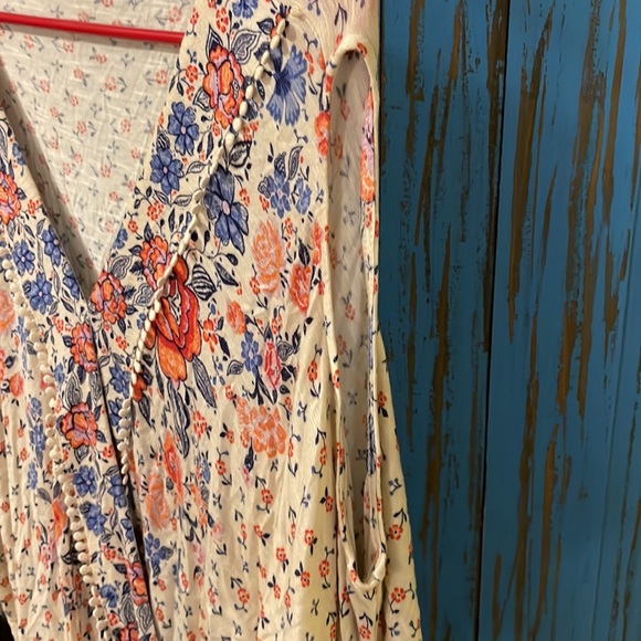 Maurices cold shoulder top - Picture 3 of 4